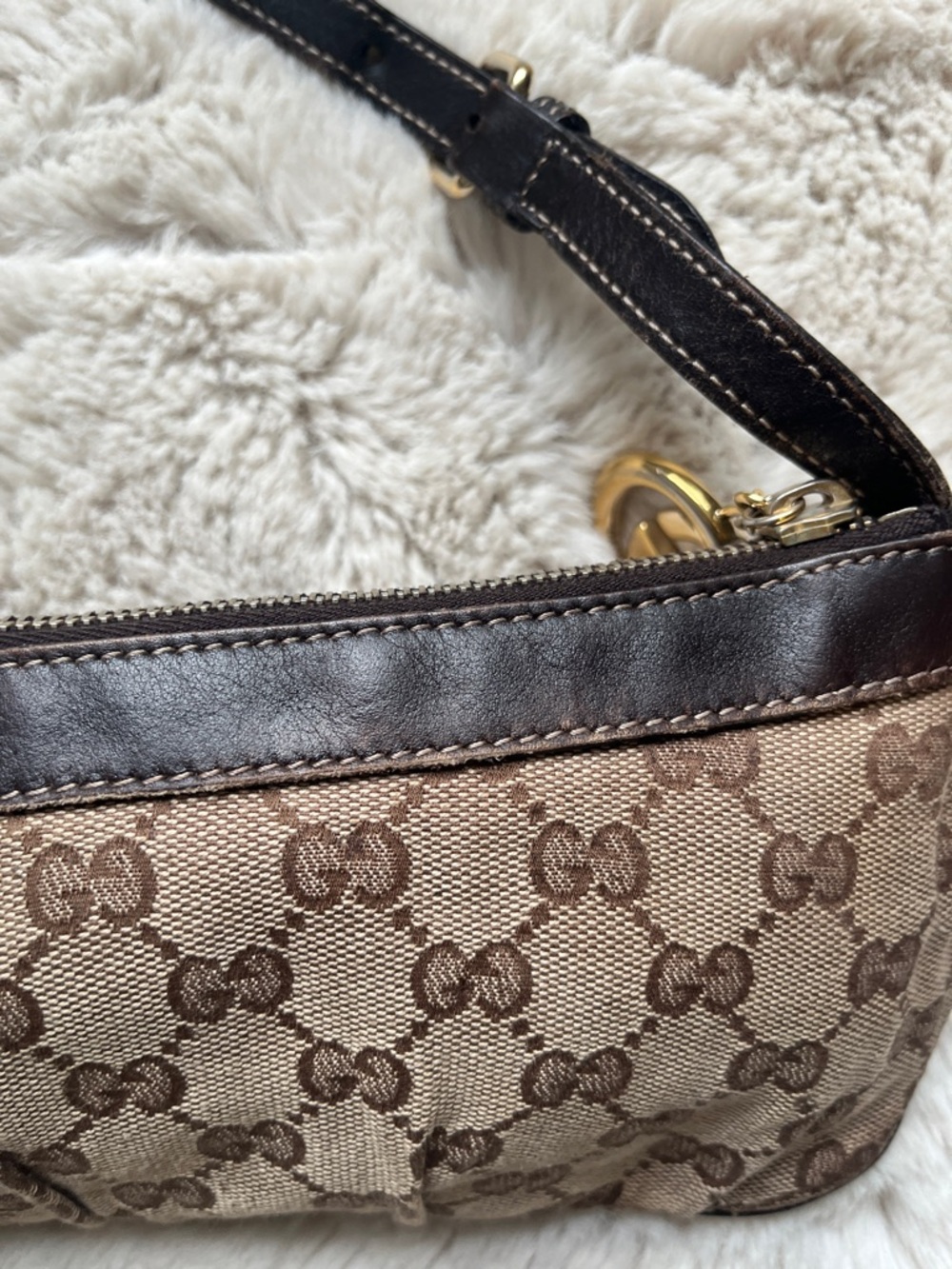 GUCCI Interlocking G Pochette GG Canvas Shoulder Bag - Picture 16 of 16